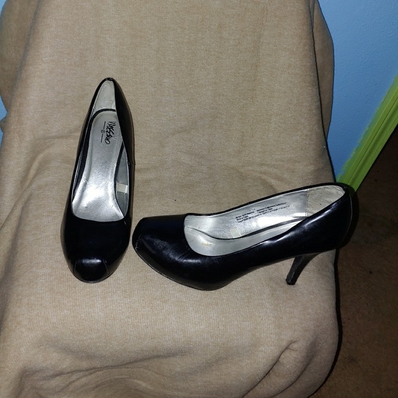 Heels - Picture 2 of 2